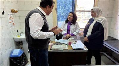 وزير الصحة يتفقد مركز طب أسرة الشيراتون ويعفي المديرة ويحيل المقصرين للتحقيق