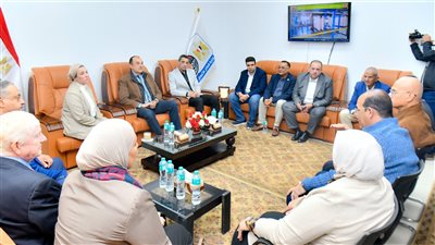 وزيرا البيئة وقطاع الأعمال العام يعقدان لقاءً موسعًا مع محافظ السويس ونواب البرلمان