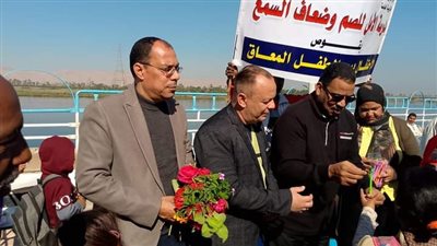 مدير تعليم قوص يعايش طلاب مدرسة الأمل للصم وضعاف السمع