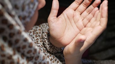 الدعاء مفتاح الراحة وثقة القلب بالله.. أدعية مؤثرة تُريح القلب