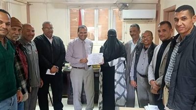  تعليم ابو تشت تكرم موجة رياض أطفال تقديراً لجهودها في أداء عملها