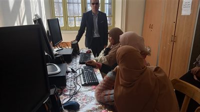‏دورة تعليم الكمبيوتر الناطق للطلاب المكفوفين بكلية الدراسات الإسلامية والعربية بدمنهور