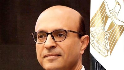 رئيس جامعة أسيوط يُصدر عددا من القرارات الجديدة لرؤساء أقسام بكليات والمعاهد 