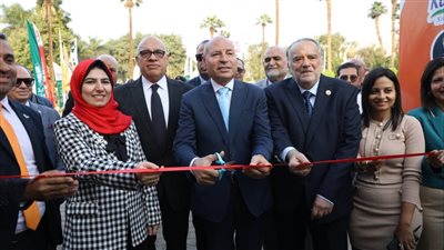 بعد افتتاح محافظ القاهرة.. إقبال كبير على مهرجان الجبن المصرى بالزمالك (صور)