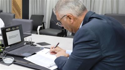 محافظ أسوان يشارك فى اجتماع شبكة اليونسكو للمدن الإبداعية 