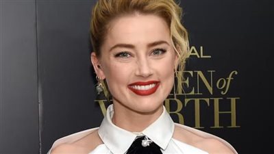 آمبر هيرد تعلن عن حملها بطفلها الثاني من أم بديلة.. والأب مجهول