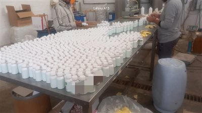 ضبط 1600 عبوة دوائية وإضافات أعلاف منتهية الصلاحية بالسادات 