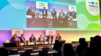 رئيس اقتصادية قناة السويس يشارك فى قمة ومعرض 