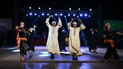 المهرجان القومي للتحطيب يواصل عروضه بالأقصر بحضور جماهيري كبير