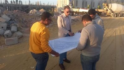 وزير الإسكان يتابع معدلات تنفيذ مشروعات القرى السياحية والساحل الشمالي الغربي