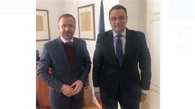 سفير مصر لدى براج يبحث فرص التعاون مع وزير العلوم والبحث والابتكار التشيكي