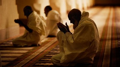 الدعاء: عبادة لا تقتصر على الطلب بل هي روح العبادة