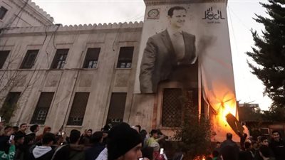 مراحل انهيار نظام الأسد: لحظة اسقاط النظام بعد 13 عامًا من الصراع في سوريا 