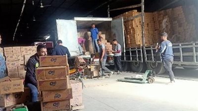 ضبط 21 طن منظفات مجهولة المصدر داخل مخزن يُدار بدون ترخيص بالشرقية