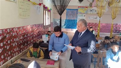 وكيل تعليم الفيوم يقوم بجولة مفاجئة بمدارس سنورس