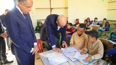 وزير التربية والتعليم يتفقد عددًا من المدارس في المنيا