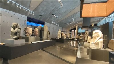 مدير المتحف الكبير يرد على انتقادات واقعة إعلان ياسمين عبدالعزيز 