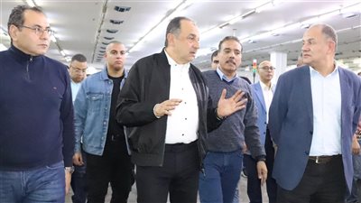 جولة لوزير قطاع الأعمال بشركة 