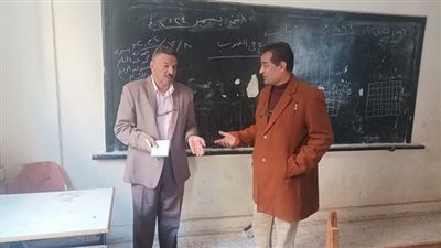 وكيل تعليم نجع حمادي يتفقد مدارس بهجورة للإطمئنان على سير العملية التعليمية 