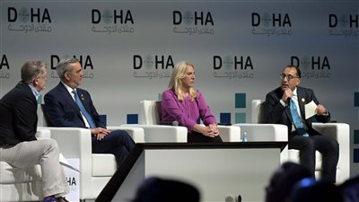 رئيس الوزراء يشارك بجلسة نقاشية بعنوان 