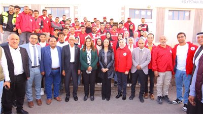 وزيرة التضامن تتفقد المركز اللوجستي للهلال الأحمر المصري بالعريش بحضور وزيرة التنمية المحلية