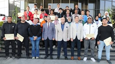 محافظ بني سويف يُكرّم أبطال المشروع القومي للموهبة والبطل الأوليمبي