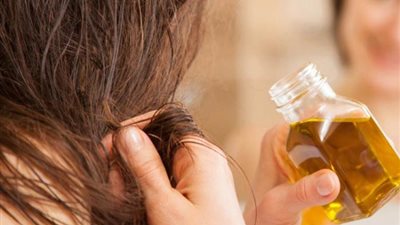 زيت طبيعي يعزز صحة الشعر ويمنع التساقط.. فما هو؟ 