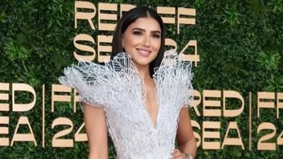 مي عمر حورية البحر بالكريستال في  اليوم الرابع من مهرجان البحر الأحمر (فيديو)