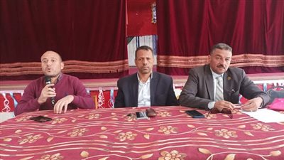 مدير تعليم نجع حمادي يستعرض إجراءات صرف مقابل الحصص للمستعان بهم  