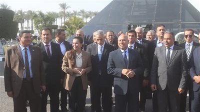 وزير الصناعة والنقل يتفقد المشروعات الصناعية الكبرى بالعاشر من رمضان