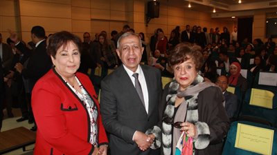 د. منى مكرم عبيد: المناظرات الطلابية تعزز الوعي الإعلامي في عصر الذكاء الاصطناعي