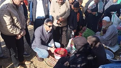  محافظ السويس يطمئن على توافر السلع الغذائية وضبط الاسعار 