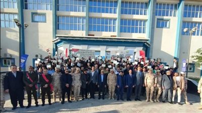 محافظ شمال سيناء يّسلم  شهادات الإعفاء من التجنيد لعدد من الشباب 