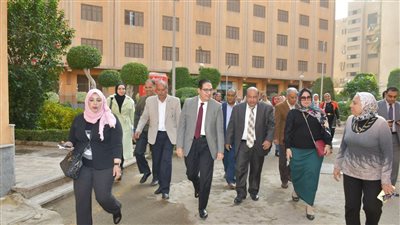 رئيس جامعة القاهرة يفتتح المبنى الثامن بمدينة الطالبات بالجيزة