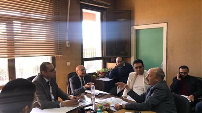 مستشفى جامعة القناة تبحث إقامة وحدة للسموم لخدمة أهالي محافظات القناة وسيناء