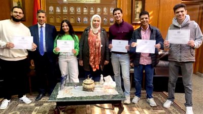 طلاب ألسن عين شمس يجتازون تدريب بالمقصورة العربية