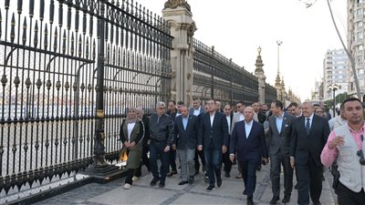 رئيس الوزراء يتفقد المرحلة الثانية من تطوير الممشى السياحي ببورسعيد