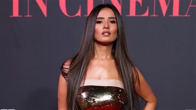 زينة تشارك جمهورها لحظات روحانية من العمرة