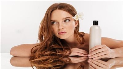 ماسكات طبيعية للحصول على شعر صحي ولامع