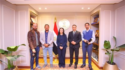 وزيرة التضامن تكرم إدارة الإعلام كأفضل فريق عمل بالوزارة