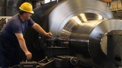 الصناعة الأوروبية تواجه أزمة حادة بسبب أزمة السيارات ورسوم ترامب