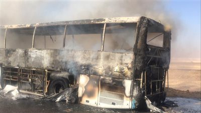 صور| تفحم أتوبيس على الطريق الصحراوي الغربي بالأقصر دون إصابات