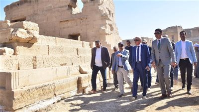 محافظ الأقصر يبحث خطط تطوير معبدي الطود والمدامود