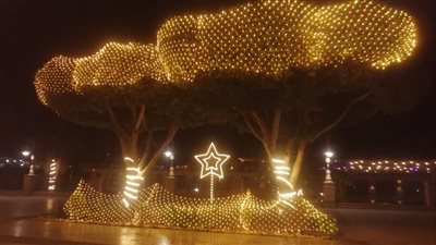 وسط إشادة السائحين.. الأقصر تواصل تزيين الشوارع والميادين استعدادًا لاحتفالات رأس السنة