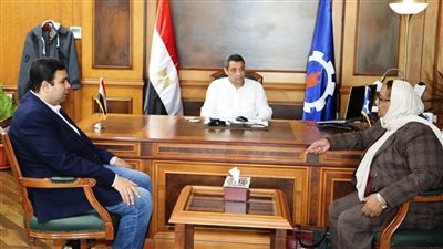 محافظ السويس يستقبل مدير وحدة السكان المركزية بوزارة التنمية المحلية
