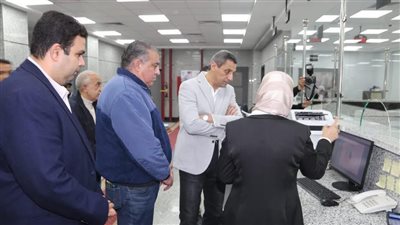 محافظ السويس يتفقد المركز التكنولوجي بالديوان العام 