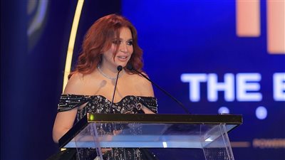 نوال تخطف الأنظار بإطلالة جذابة خلال تكريمها في The Best