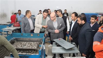 محافظ بني سويف يتفقد مصانع منطقة بياض العرب الصناعية