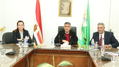 محافظ الجيزة يقدم مساعدات مالية لحالات مرضية بالتعاون مع مؤسسات المجتمع المدني 