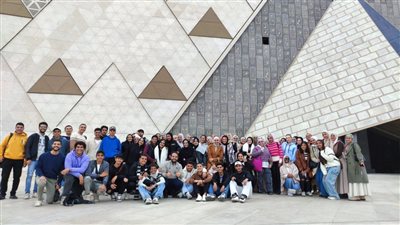 جامعة حلوان الأهلية تشارك بـ ١٠٠ طالب في زيارة للمتحف المصري الكبير